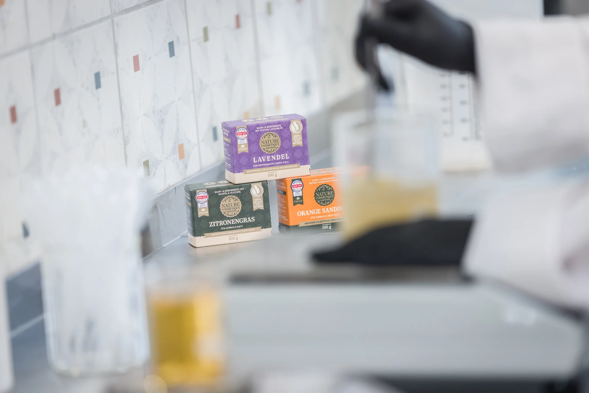 Kleine Mengen, große Wirkung: So startest Du Deine Kosmetikmarke ohne riesiges Budget